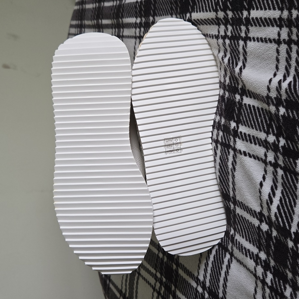 DKNY White Peep Toe Platforms - Picture 5 of 8